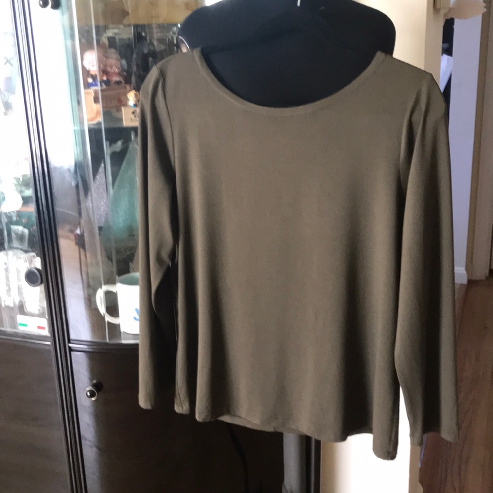 Designer tee